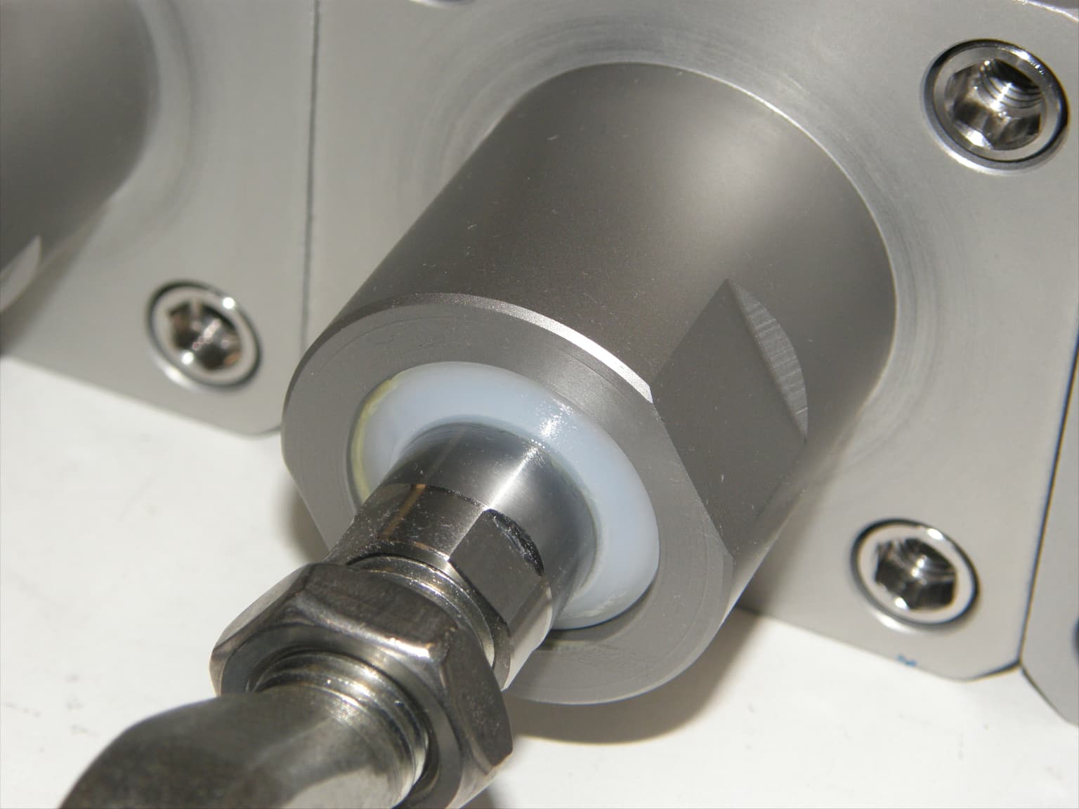 dettaglio tenuta polietilene cilindro inox airon